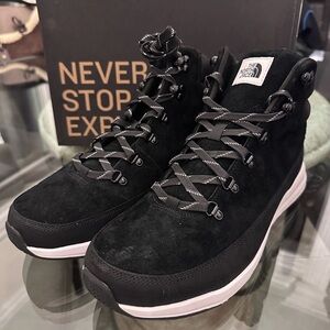 New in Box The North Face Men's Black Hiking Shoes Back to Berkeley sz 12